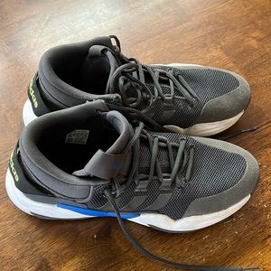 Adidas sneaker 9 1/2